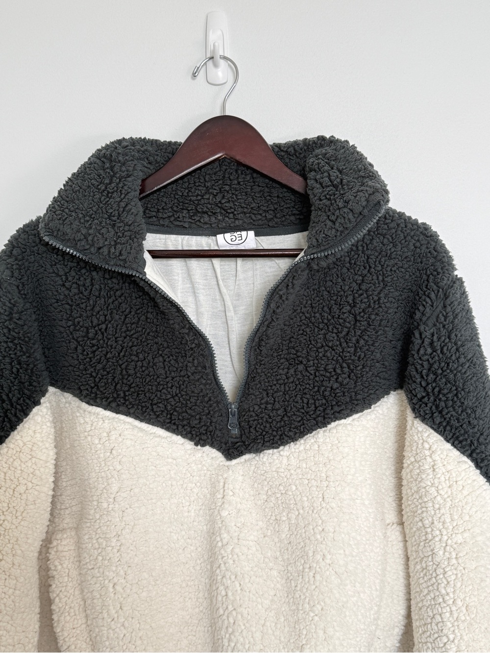 Two-Tone Sherpa Pullover Jacket in Black & Cream - Picture 9 of 15